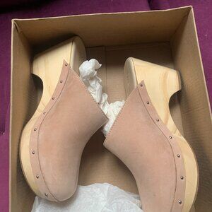 Five Worlds By Cordani. Zorbra Clogs, Color Nobuck Lipstick. Woman’s Size 8